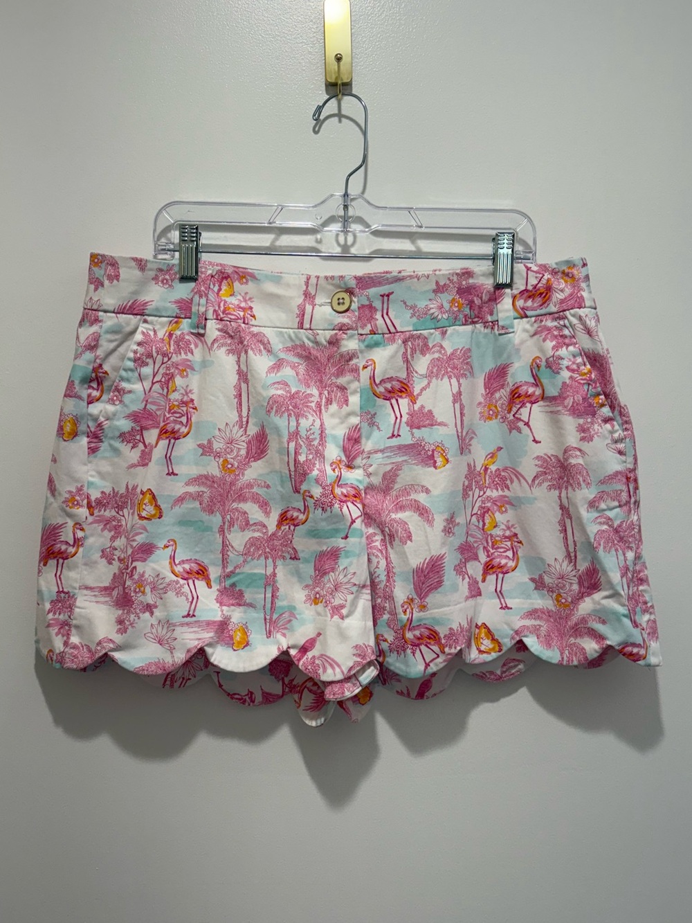crown & ivy Pink Flamingo Palm Print Scallop Hem Shorts